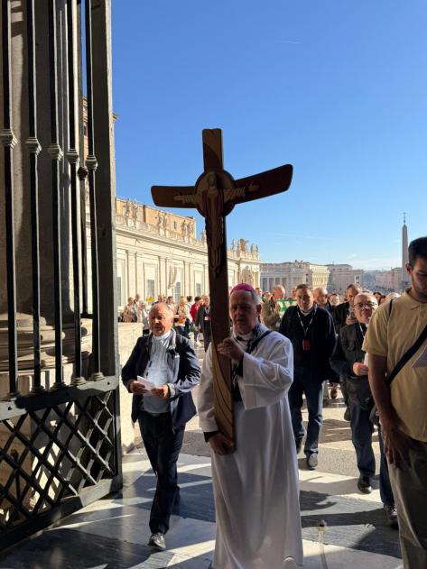 Rolnicy - „pielgrzymi nadziei” - przeszli przez Drzwi Święte