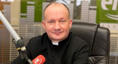 Ks. Marceli Frączek: Różaniec przybliża nas do Maryi i Pana Jezusa 