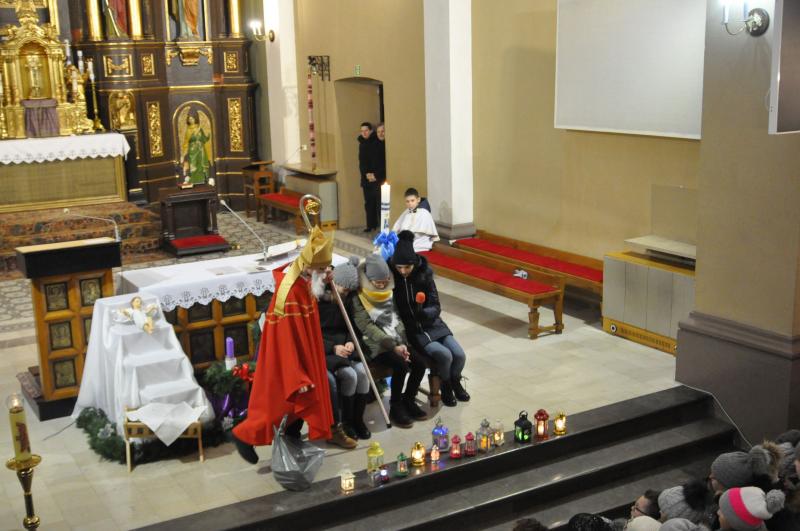 Daleszycka Akcja Sw Mikolaj Czyli Modlitwa Pomoc Charytatywna Oraz Kolorowa I Roztanczona Procesja Oficjalna Strona Diecezji Kieleckiej